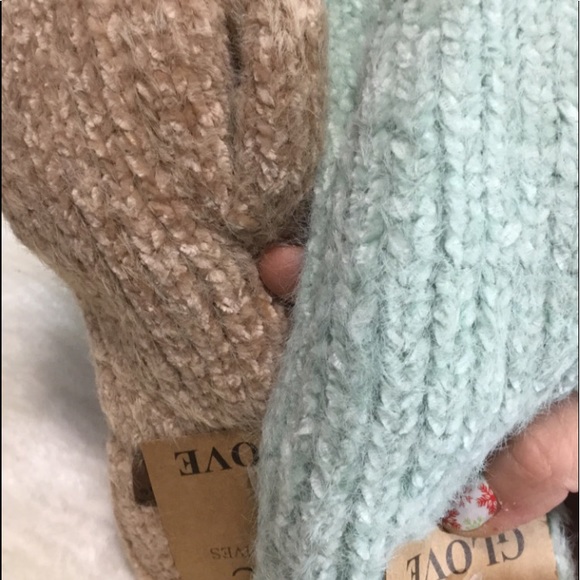 C.C chenille mittens with soft lining - Picture 2 of 4